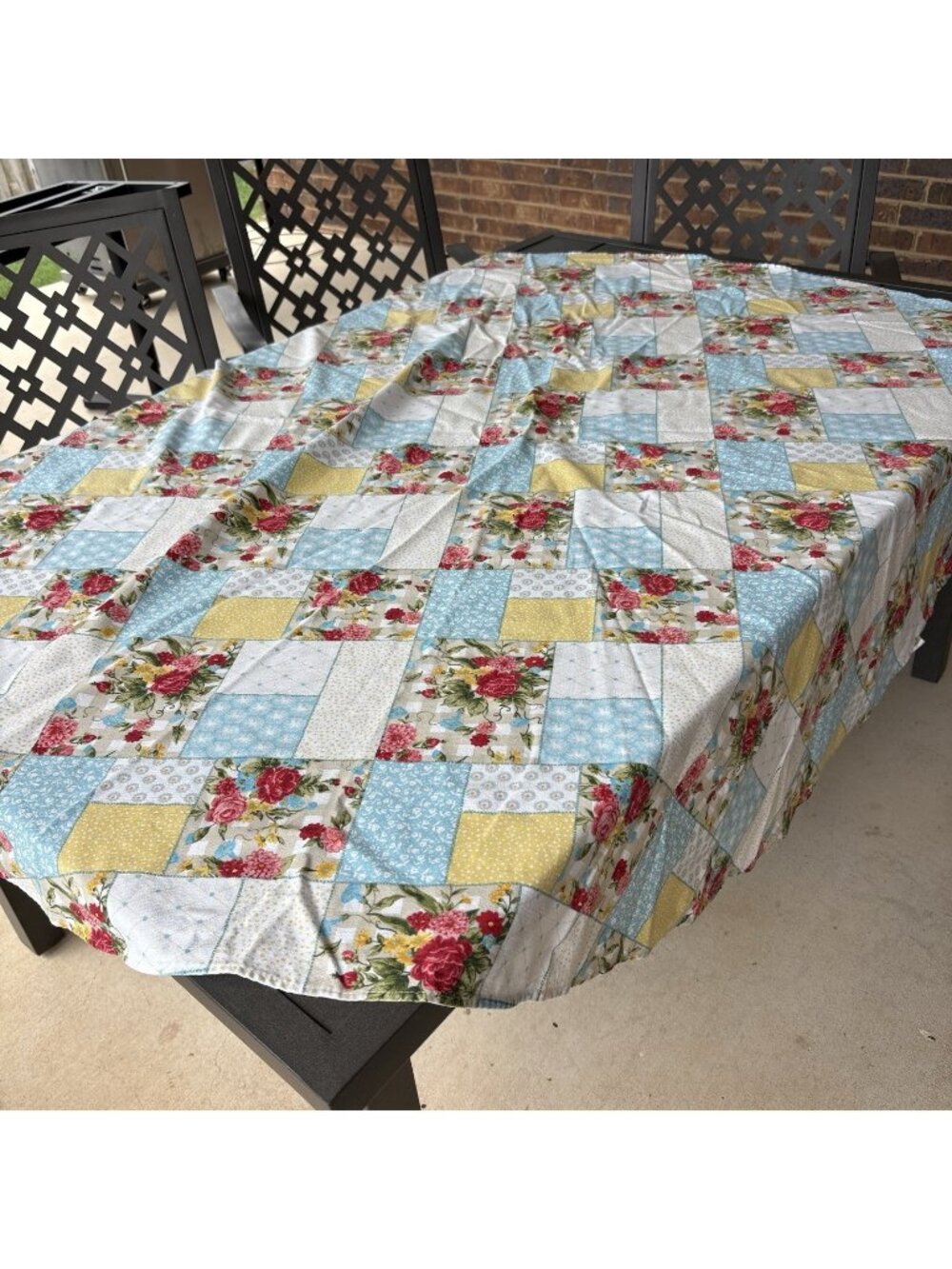 The Pioneer Woman Round Tablecloth 70" Sweet Rose Patchwork Prairie Cottage